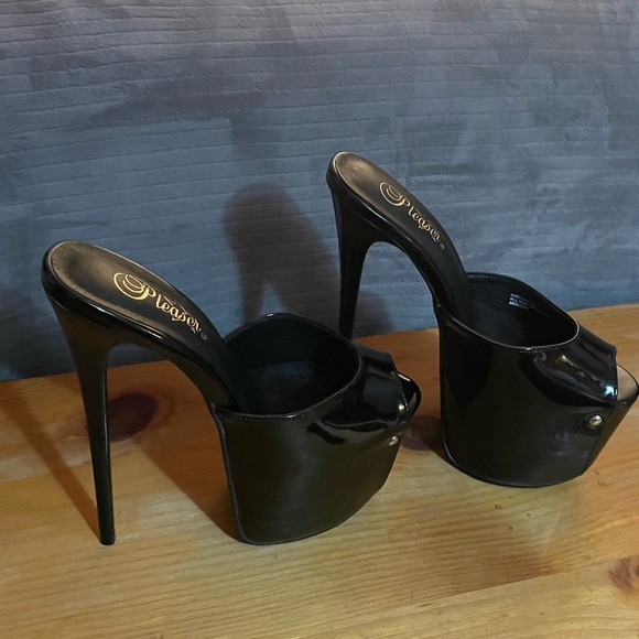 Pleaser Black Platform Mule 7” Heels - Picture 2 of 4